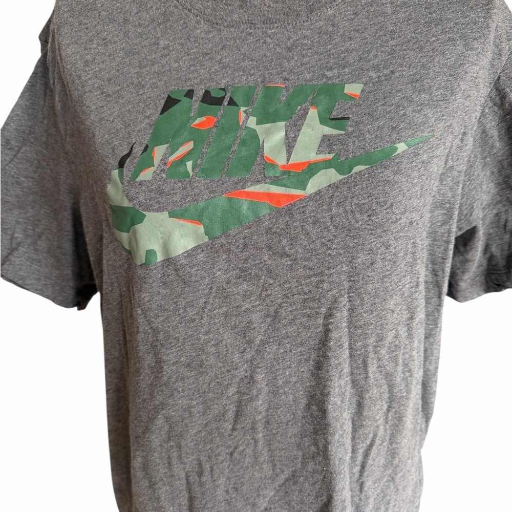 Men's Nike Gray T-Shirt with Camo Logo Large - Picture 2 of 6